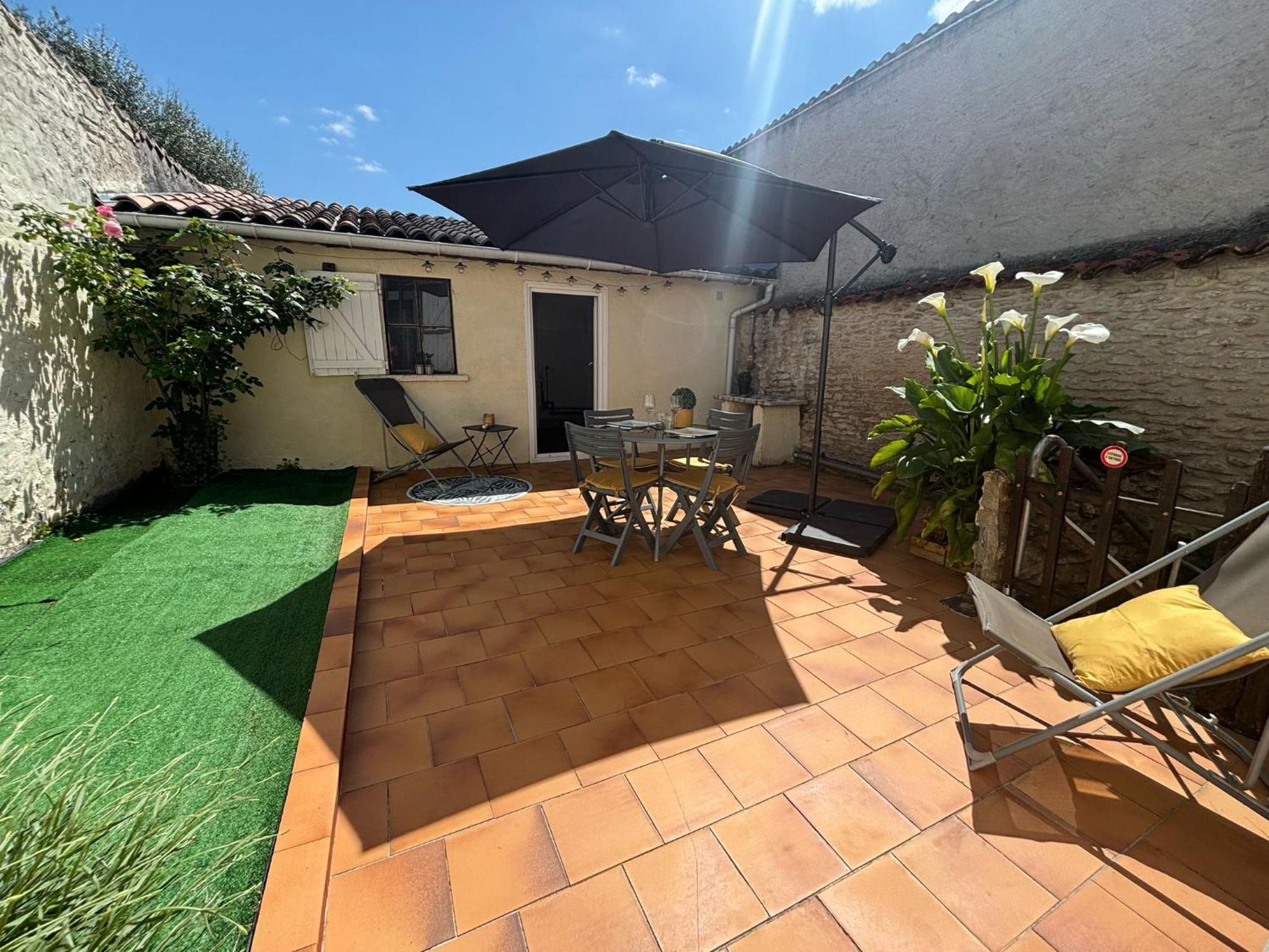 Charmante Maison Avec Cour Privative Cognac Exterior foto